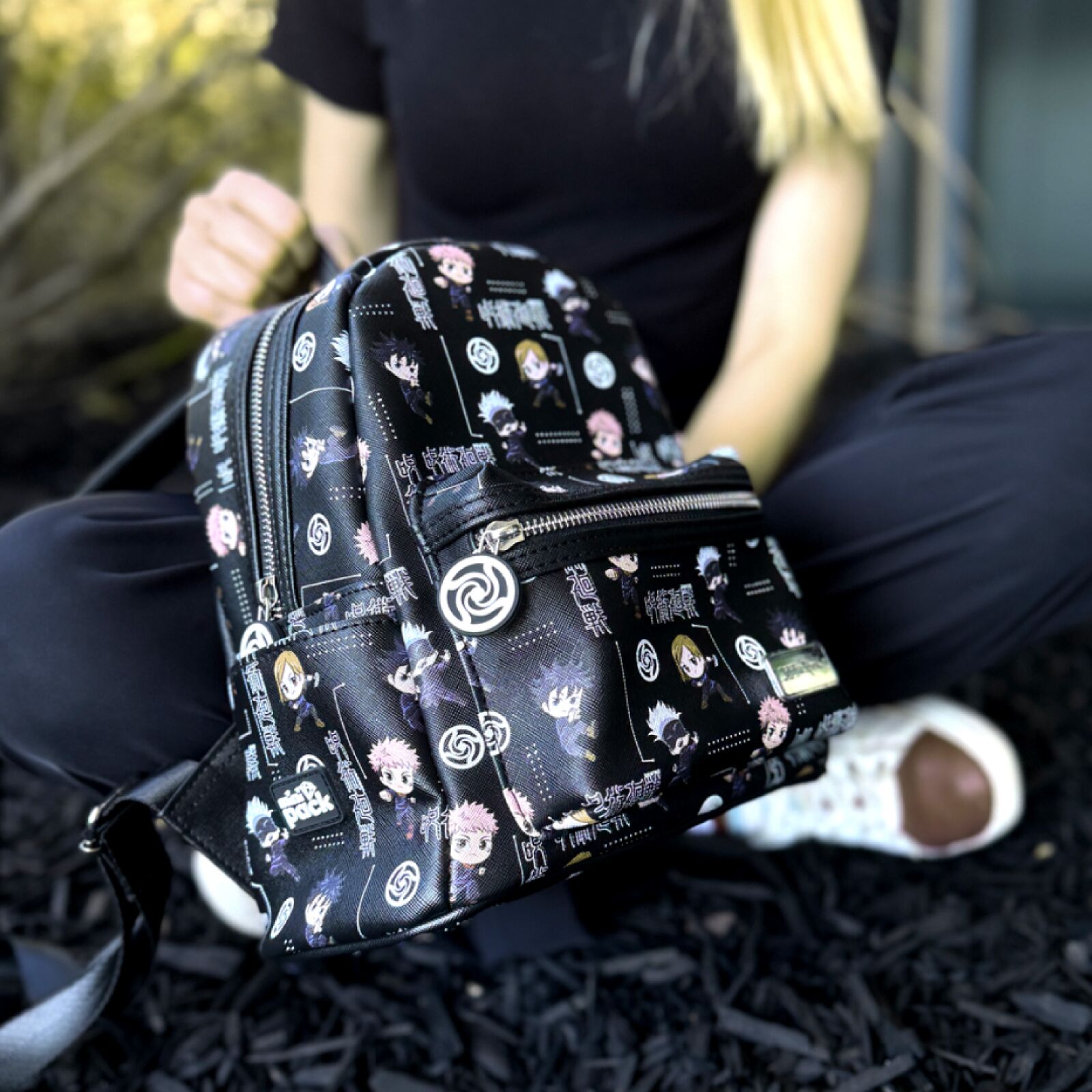 Jujutsu Kaisen Mini Pack styled for school and cons